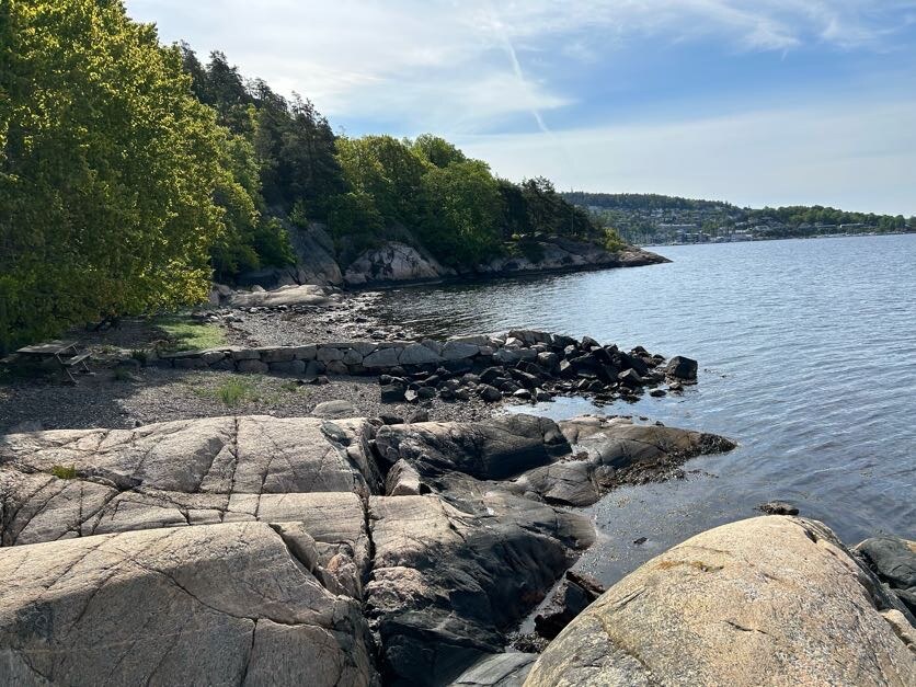 Rocky shoreline and beach along the Oslofjord